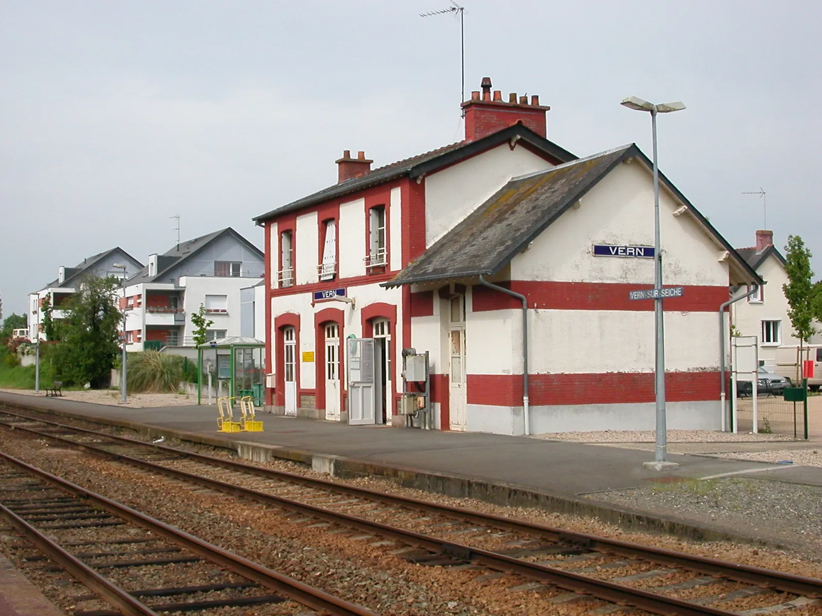 Le bâtiment voyageurs de la gare de Vern-sur-Seiche, sur la ligne TER de Rennes à Châteaubriant