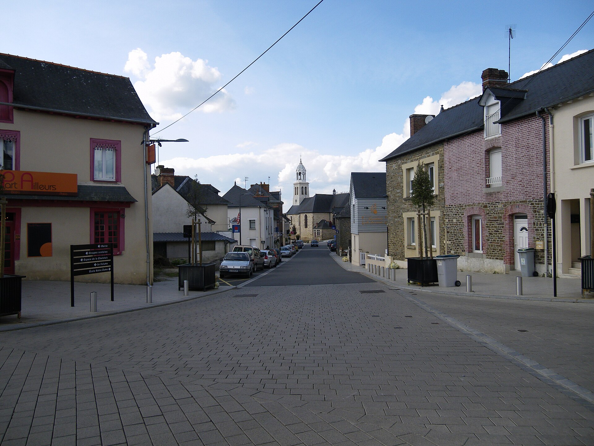 Le centre de Vern-sur-Seiche et son église